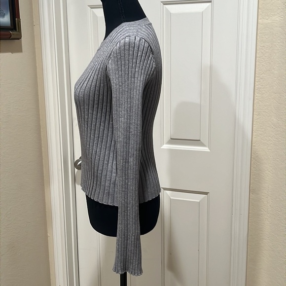 Halara Gray ROUND NECK LONG SLEEVE FRILL SWEATER SIZE L. - Picture 10 of 10